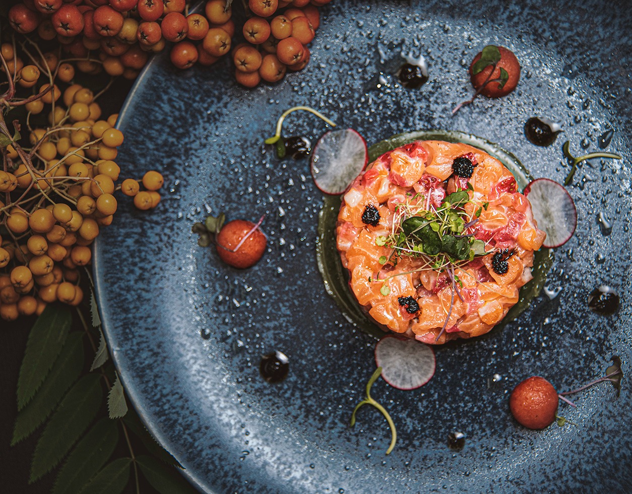 Salmon tartare detail